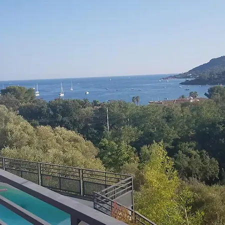 Architect-designed Villa, Overlooking Agay Bay شقة