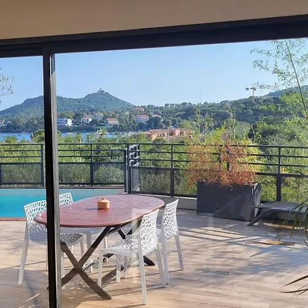 Architect-designed Villa, Overlooking Agay Bay וילה *
