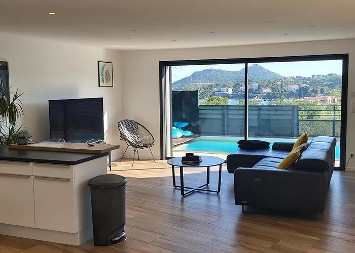 شقة Architect-designed Villa, Overlooking Agay Bay Saint-Raphaël