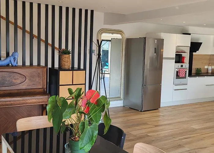 Architect-designed Villa, Overlooking Agay Bay *