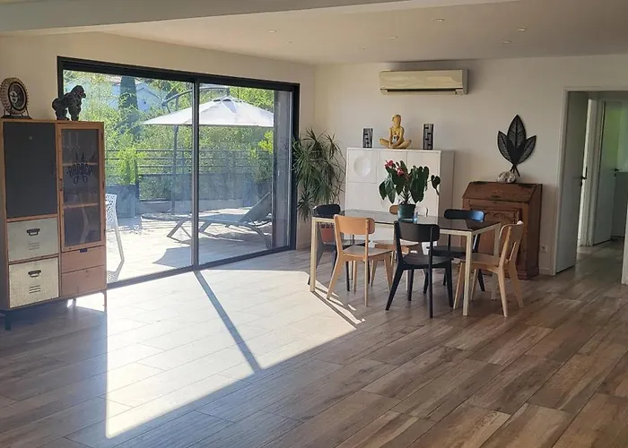 アパート Architect-designed Villa, Overlooking Agay Bay Saint-Raphaël