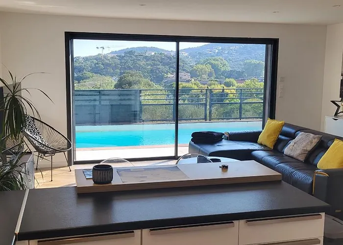 Architect-designed Villa, Overlooking Agay Bay Saint-Raphaël