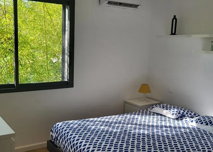 Architect-designed Villa, Overlooking Agay Bay Saint-Raphaël