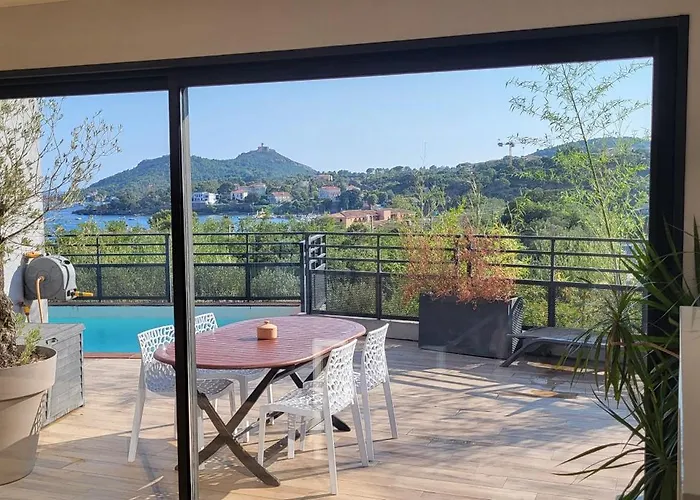 Architect-designed Villa, Overlooking Agay Bay アパート *
