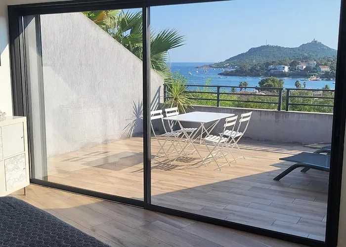 Architect-designed Villa, Overlooking Agay Bay * Saint-Raphaël